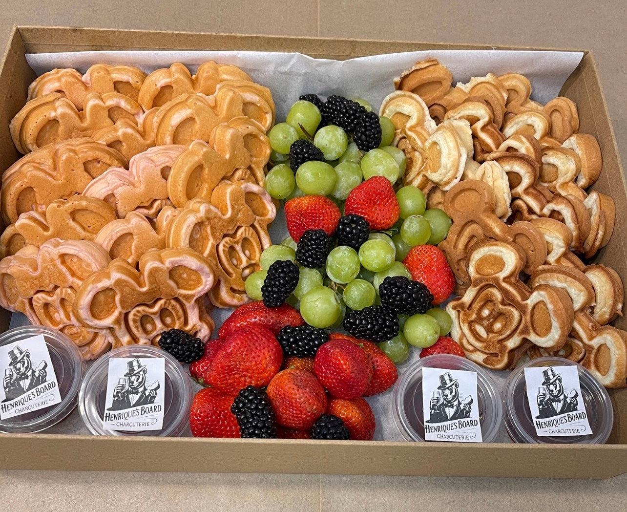 BREAKFAST MICKEY E MINNIE