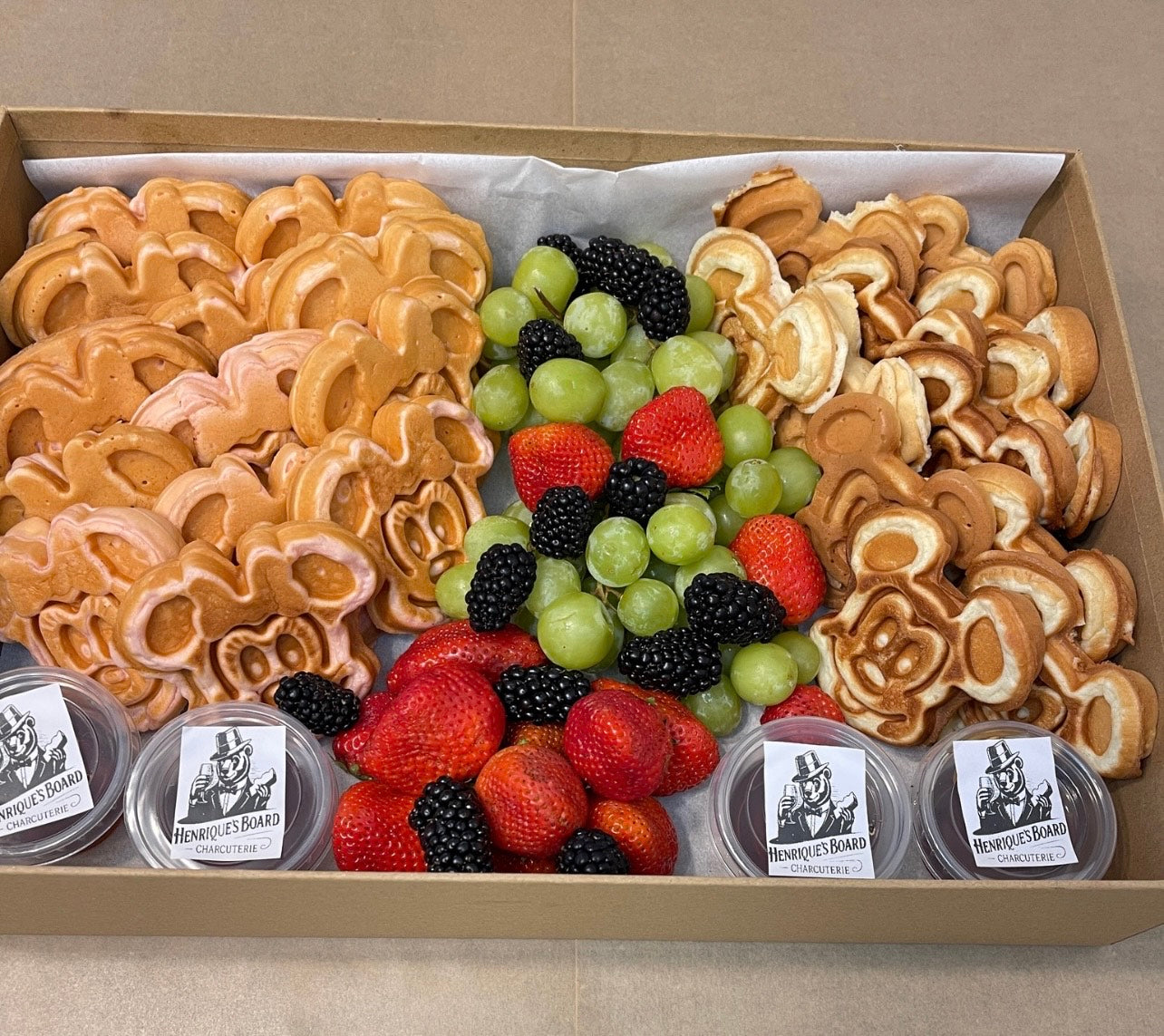 BREAKFAST MICKEY E MINNIE