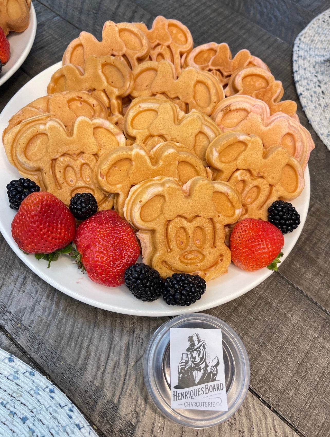 BREAKFAST MICKEY E MINNIE