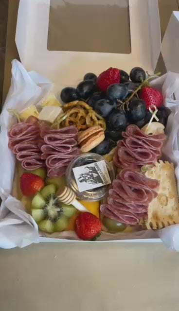 Mini Charcuterie Box – La Petite Board